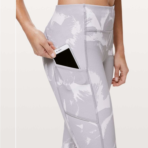 Lululemon Speed Up Tight 28" *Full-On Luxtreme
Flower Pop White Silver Lilac - Picture 5 of 8